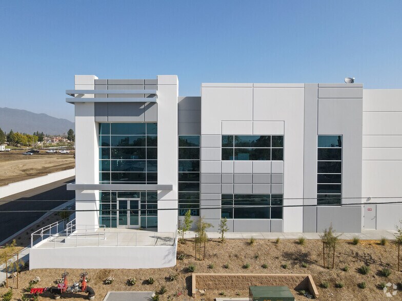 More Photos Of 2646 W Base Line Rd, Rialto Distribution For Lease