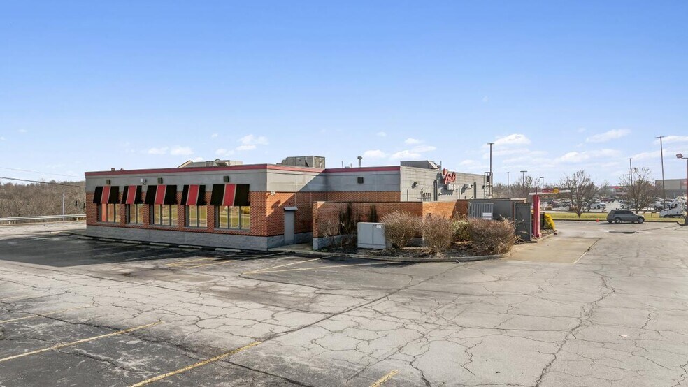 More Photos Of 408 Market Square Dr, Maysville Restaurant For Sale