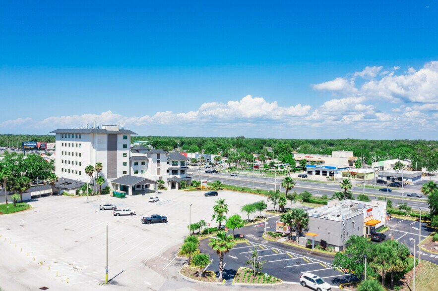 More Photos Of 2435-2437 US Highway 19, Holiday Office Residential For Lease