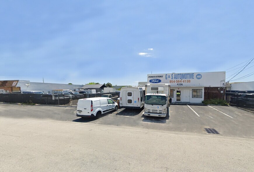 Primary Photo Of 4306 NE 11th Ave, Oakland Park Warehouse For Sale
