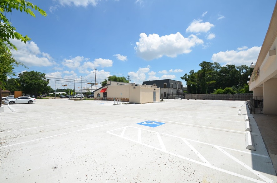 More Photos Of 14129 Memorial Dr, Houston Restaurant For Sale