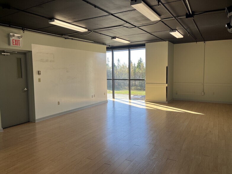 More Photos Of 209 Aerotech Dr, Enfield Office For Lease