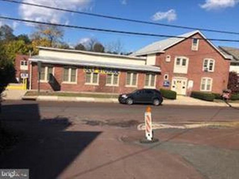 More Photos Of 113 E Chestnut St, Souderton Self Storage For Sale