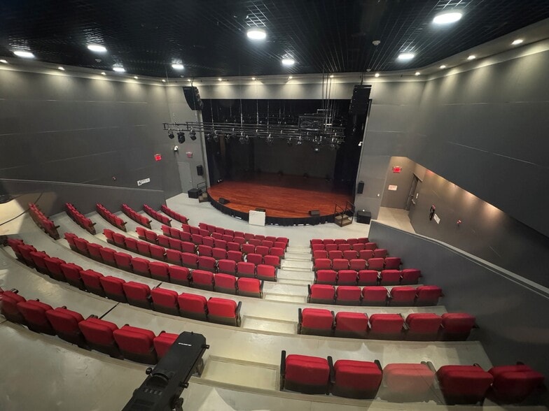 More Photos Of 3447 Collins Pl, Flushing Warehouse For Lease