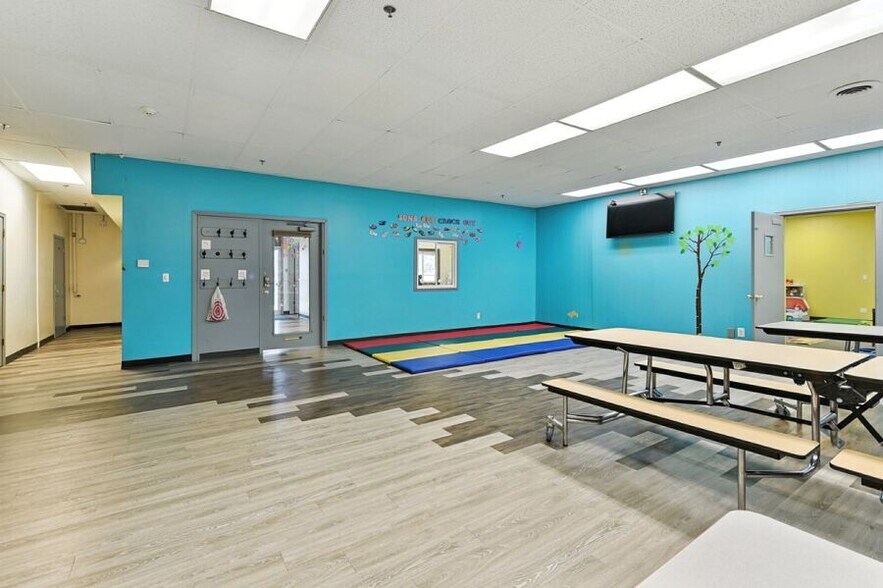 More Photos Of 2506-2510 N 72nd St, Omaha Daycare Center For Lease