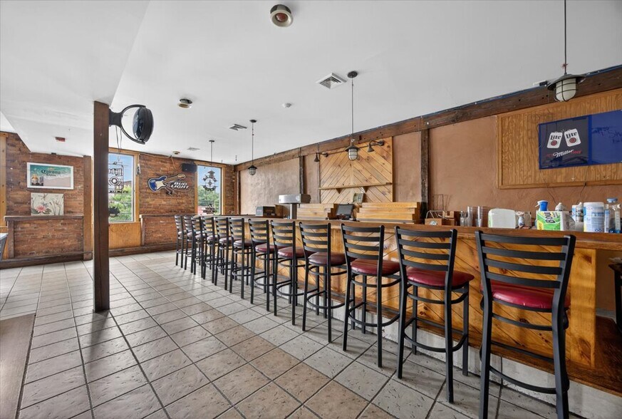 More Photos Of 650-654 S Main St, Wilkes-Barre Bar For Sale