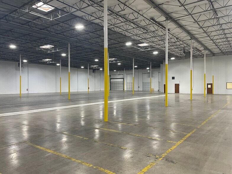 More Photos Of 3605-3665 La Reunion Pky, Dallas Distribution For Lease