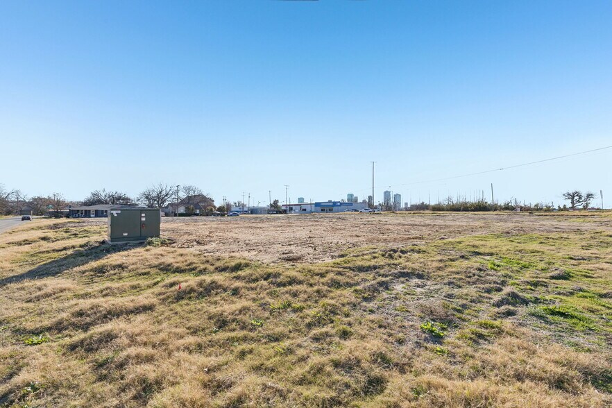 More Photos Of 2620 Airport fwy, Fort Worth Land For Sale