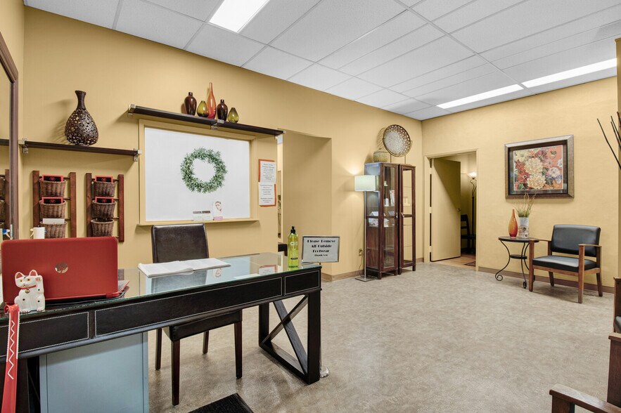 More Photos Of 11520 100 Av NW, Edmonton Apartments For Sale