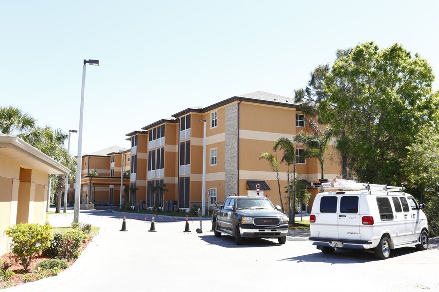 More Photos Of High-CAP Retirement Home, Venice Congregate Senior Housing For Sale