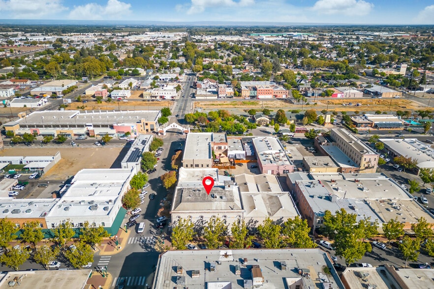 More Photos Of 10 S School St, Lodi Storefront Retail Office For Sale