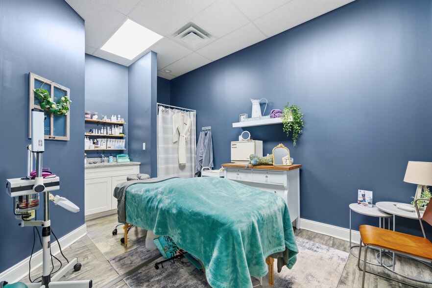 More Photos Of 5472-5486 Southern Maryland Blvd, Lothian Storefront For Sale