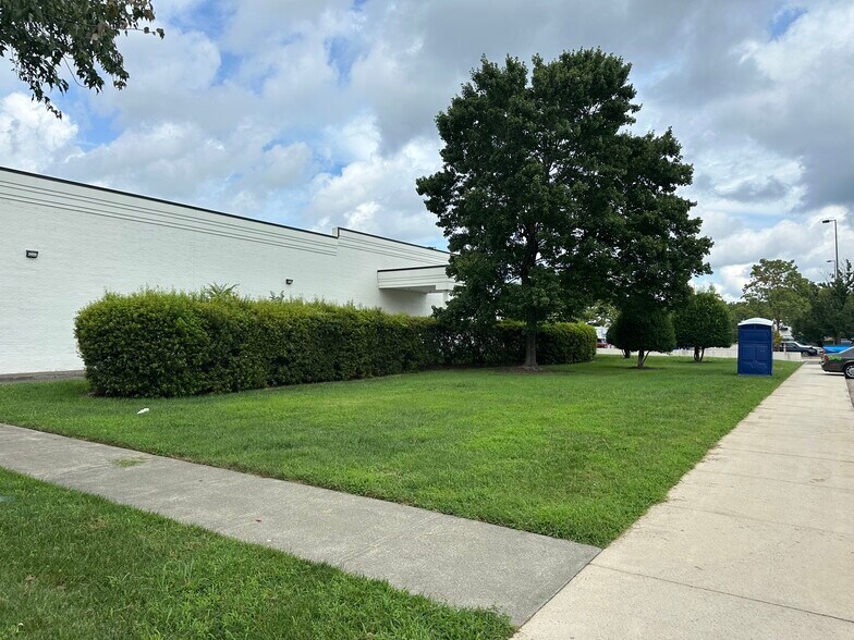 More Photos Of 1121 Falls of Neuse Rd, Raleigh Land For Lease