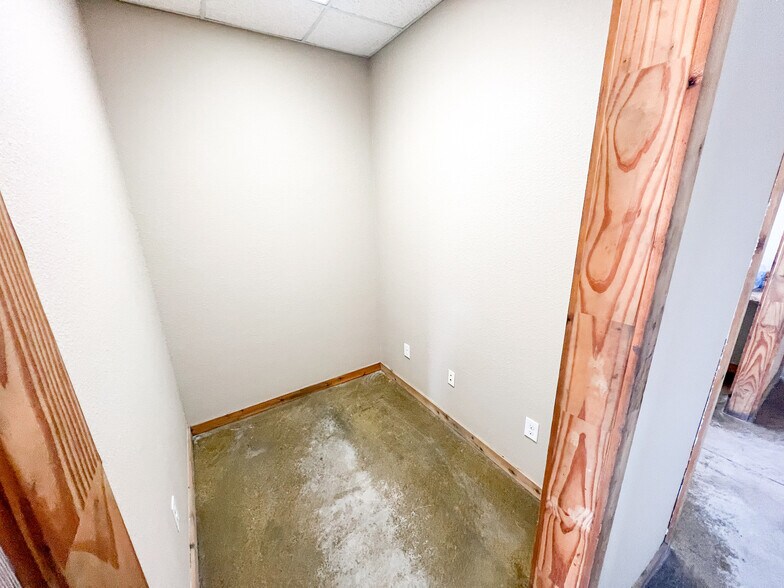 More Photos Of 9003 W County Road 130, Midland Warehouse For Lease