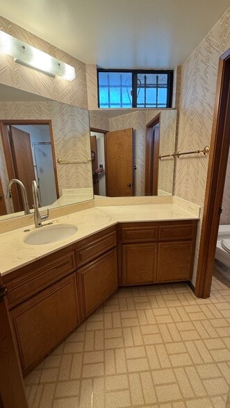 More Photos Of 5010 Cass St, San Diego Unknown For Lease