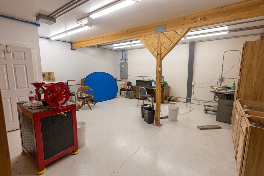 More Photos Of 497 Stevensville Airport Rd, Stevensville Warehouse For Sale