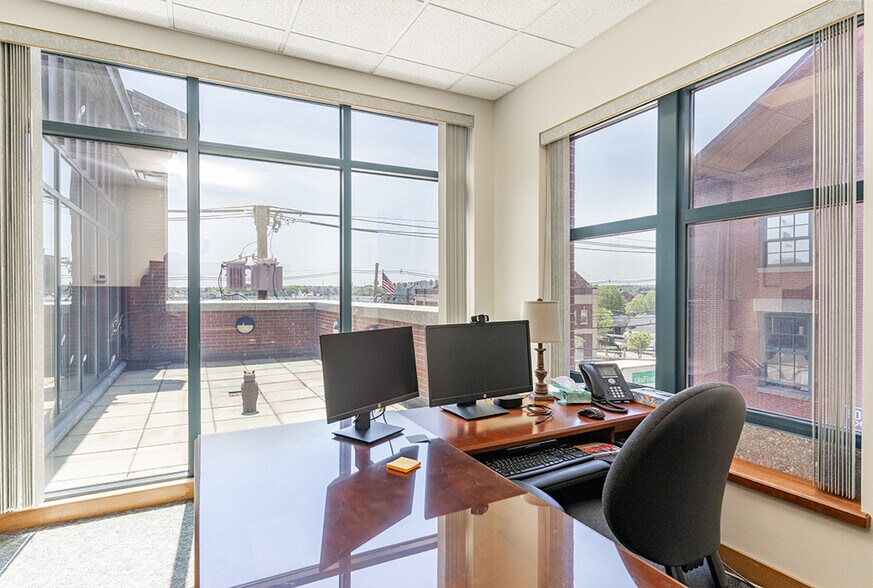 More Photos Of 1 Market St, Portland Office For Lease
