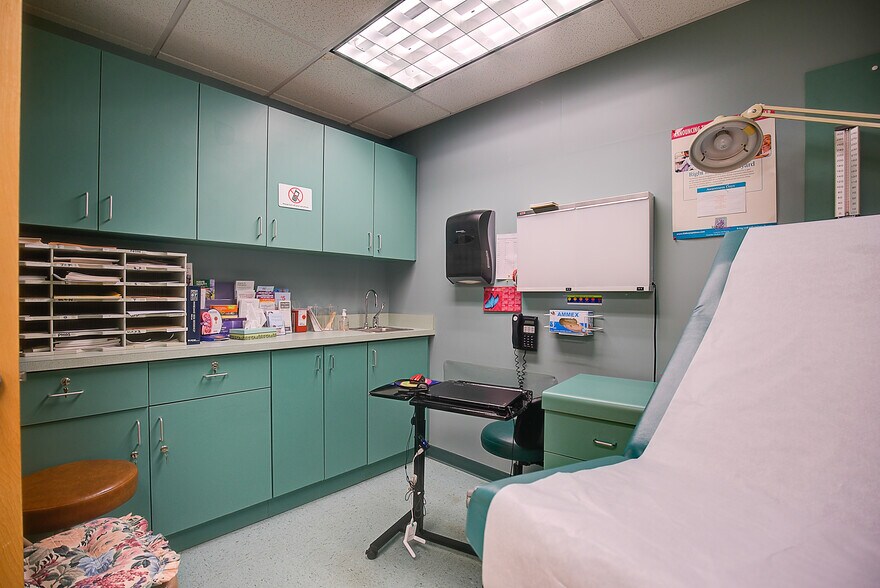 More Photos Of 215-236 Bridge St, Metuchen Medical For Sale