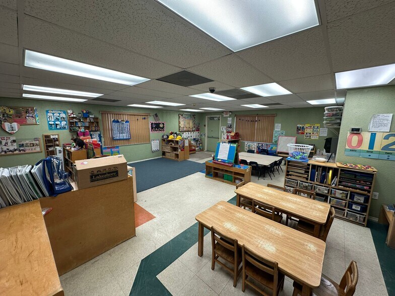 More Photos Of 90 S Doverplum Ave, Kissimmee Schools For Lease