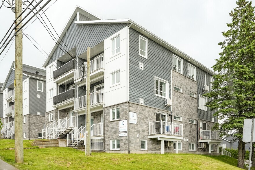 Primary Photo Of 2105D Av Lapierre, Québec Apartments For Sale
