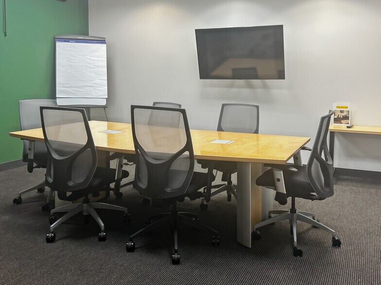 More Photos Of 2850 W Horizon Ridge Pky, Henderson Coworking Space