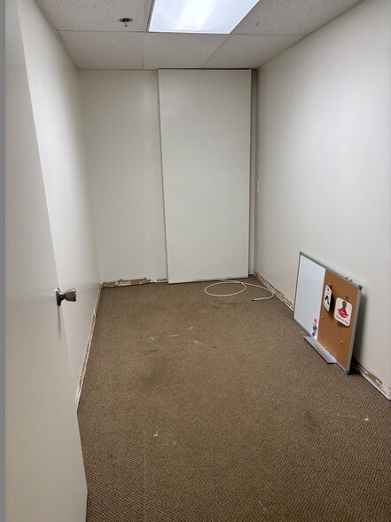 More Photos Of 620-A N McKnight Rd, University City Office For Lease
