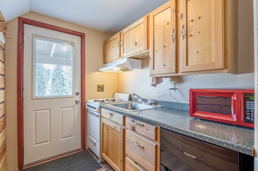 More Photos Of 21221 Baron Lake Dr, Cedaredge Hotel For Sale