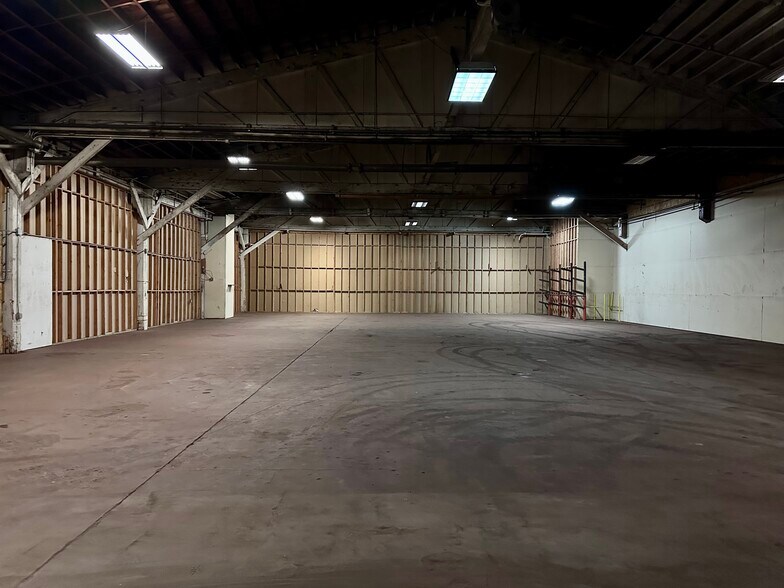 Primary Photo Of 9493 Porter Rd SE, Aumsville Manufacturing For Lease