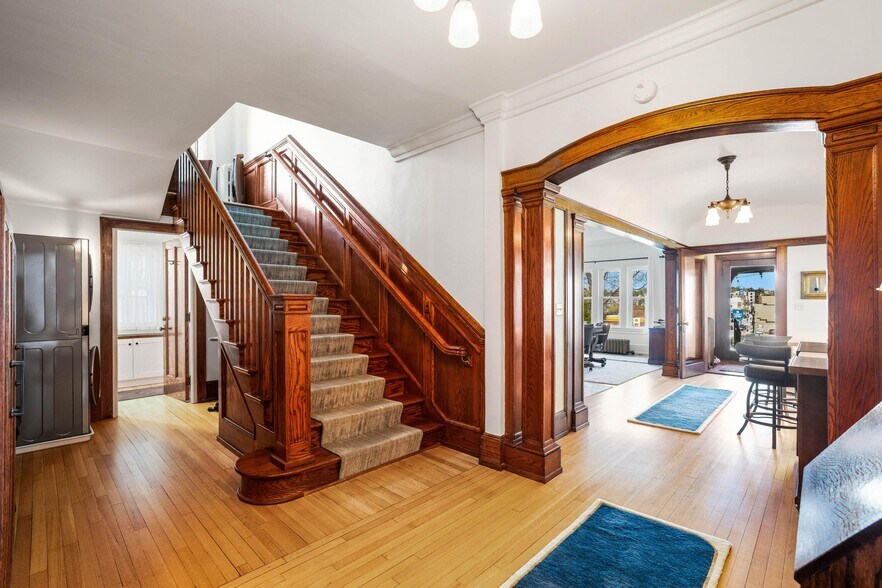 More Photos Of 90 S Main St, Hartford Hospitality For Sale