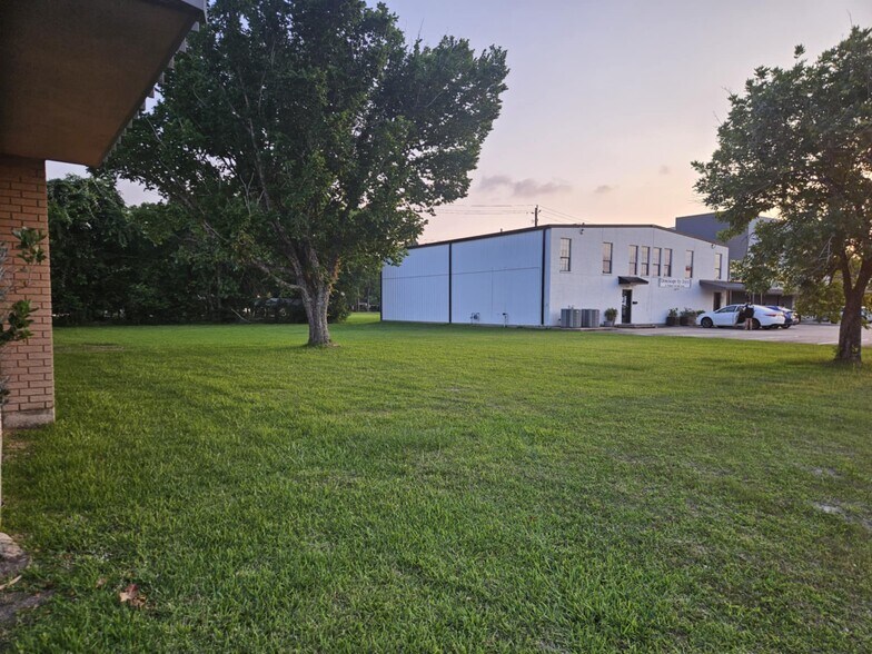 Primary Photo Of 2012 Broadway St, Pearland Land For Sale