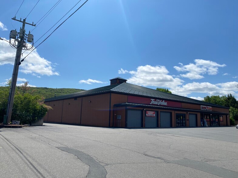 More Photos Of 895-897 Putney Rd, Brattleboro Storefront For Lease