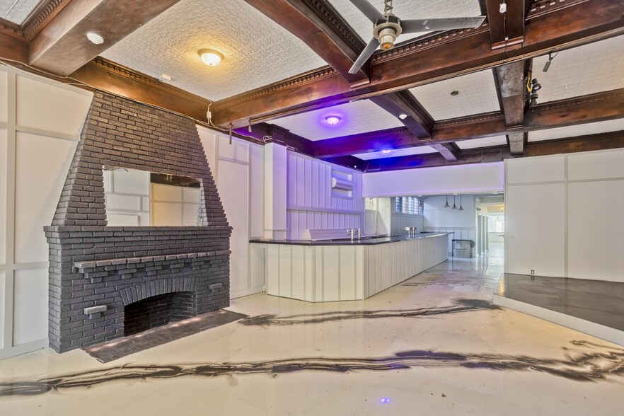 More Photos Of 265 Commercial St, Provincetown Flex For Sale