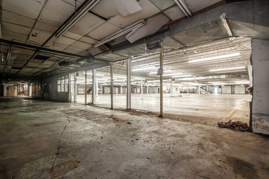 More Photos Of 4282-4364 E Blue Lick Rd, Louisville Warehouse For Sale
