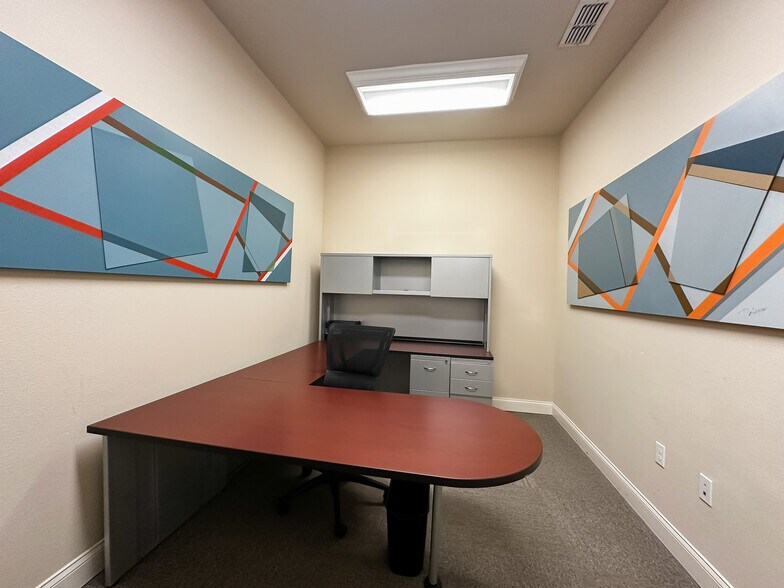 More Photos Of 170 Fitzgerald Rd, Lakeland Office For Lease