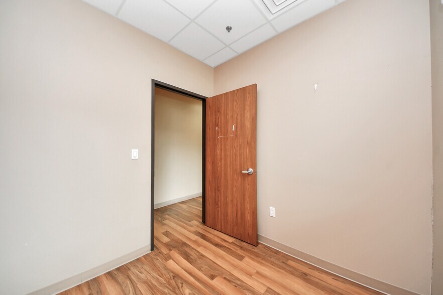 More Photos Of 3521 Town Center Blvd, Sugar Land Medical For Lease