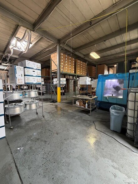 More Photos Of 105 Lakeville Rd, New Hyde Park Light Manufacturing For Lease