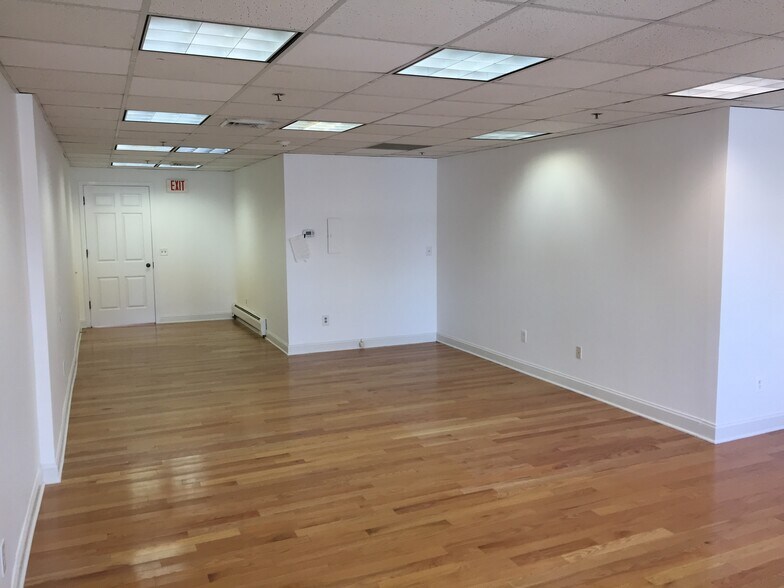 More Photos Of 228-234 Mill St, Greenwich Restaurant For Lease