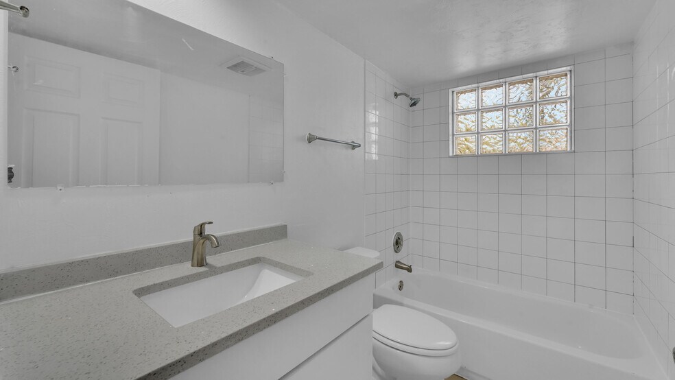 More Photos Of 715 Washington Ave, Lake Worth Apartments For Sale