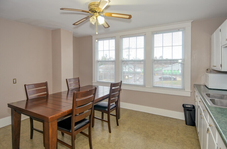 More Photos Of 5809 Bardstown Rd, Louisville Office Residential For Lease
