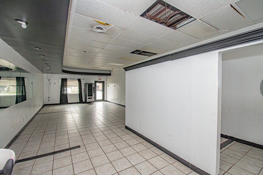 More Photos Of 2333 Catalpa Dr, Dayton Freestanding For Lease