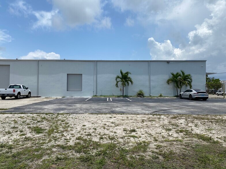 More Photos Of 2020 NE 153rd St, North Miami Beach Warehouse For Lease
