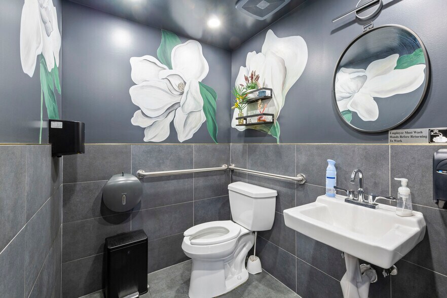 More Photos Of 4304 34th Ave, Astoria Freestanding For Sale