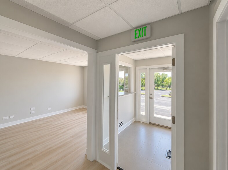 More Photos Of 75 E Division St, Mundelein Office Residential For Lease