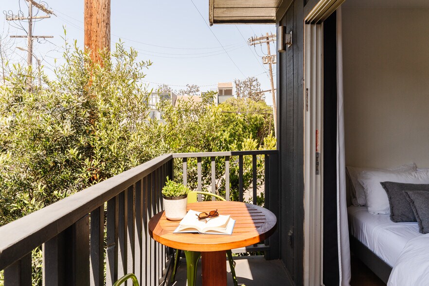 More Photos Of 40 18th Ave, Venice Apartments For Sale