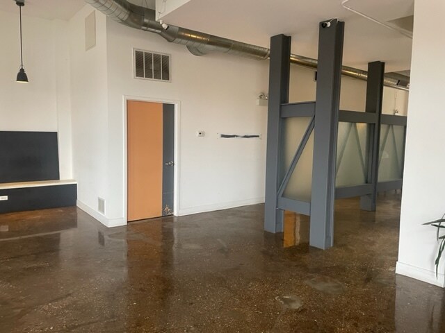 More Photos Of 2769-2787 N Milwaukee Ave, Chicago Coworking Space