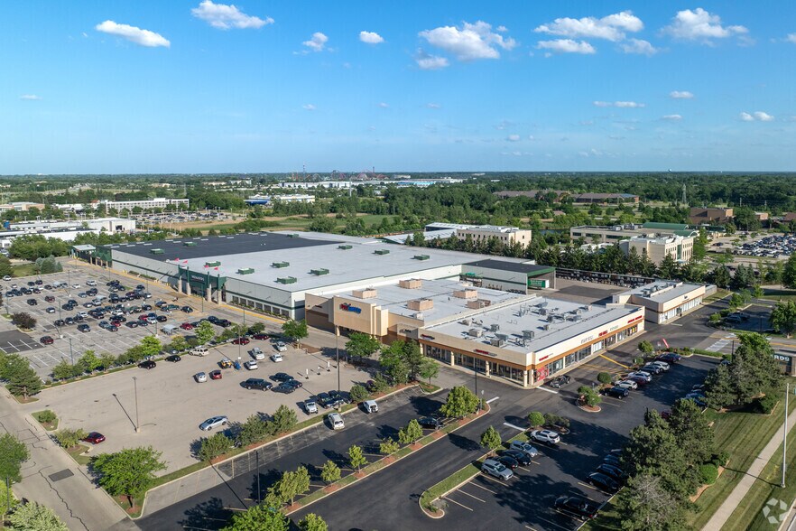 More Photos Of 6409 Grand Ave, Gurnee Storefront Retail Office For Lease