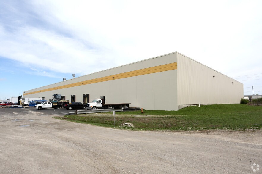 More Photos Of 8055 National Tpke, Louisville Warehouse For Lease