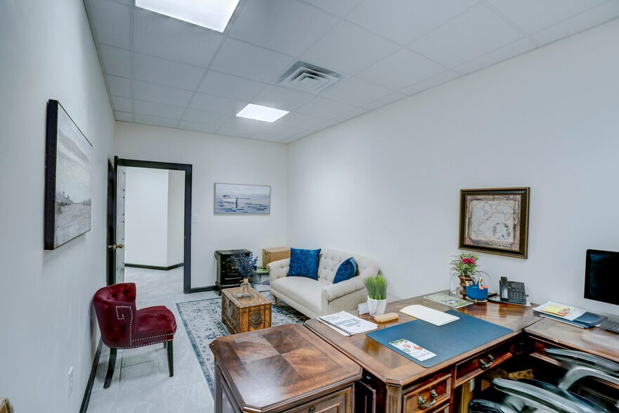 More Photos Of 300 Santa Fe Trl, Duncanville Freestanding For Sale