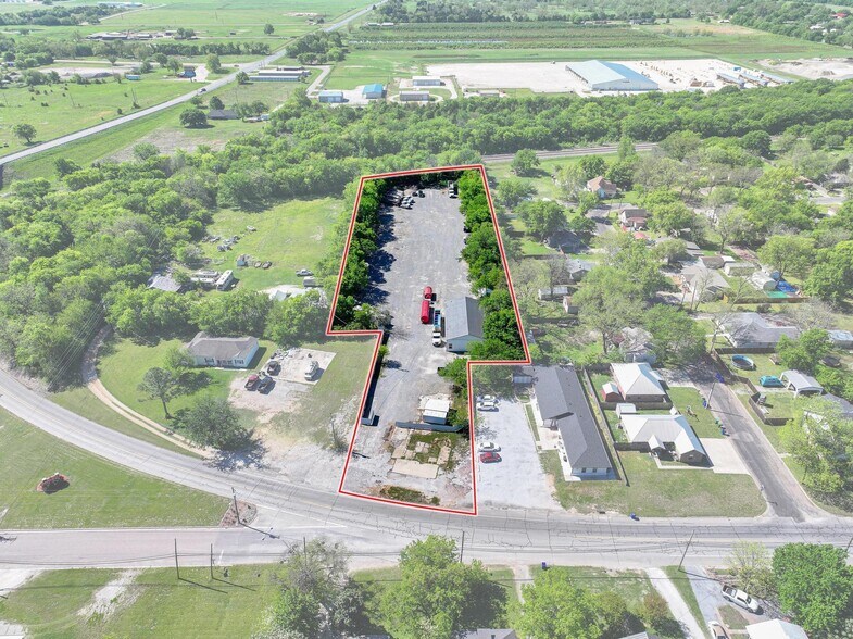 More Photos Of 816 E Main St, Whitesboro Warehouse For Lease