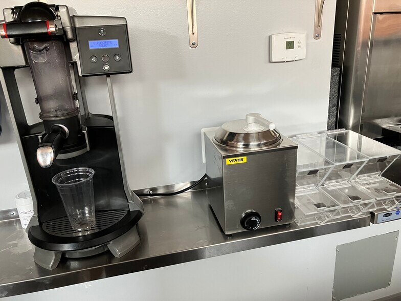 More Photos Of 74 N Washington St, Oxford Freestanding For Sale